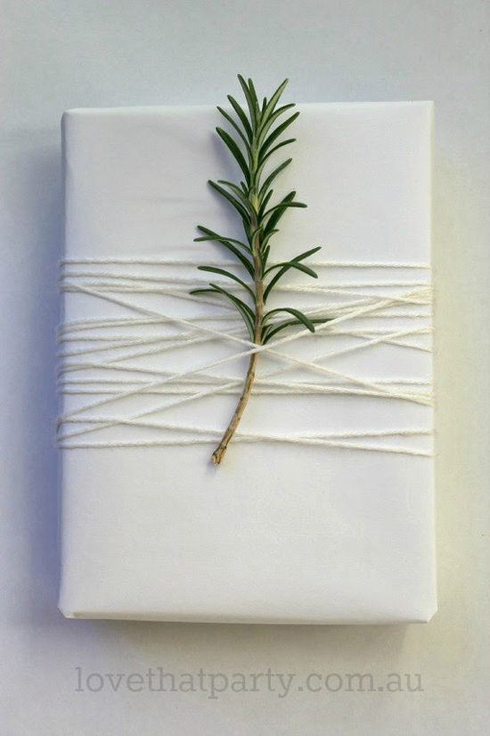 simple-white-christmas-gift-wrap-3w